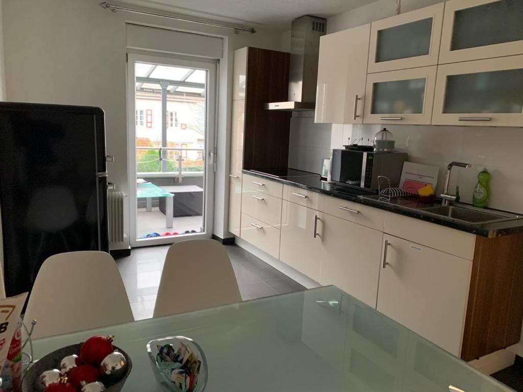 Guenstige Zimmer-Unterkunft Zimmer Mit Gemeinschaftsbad Lörrach Esterno foto
