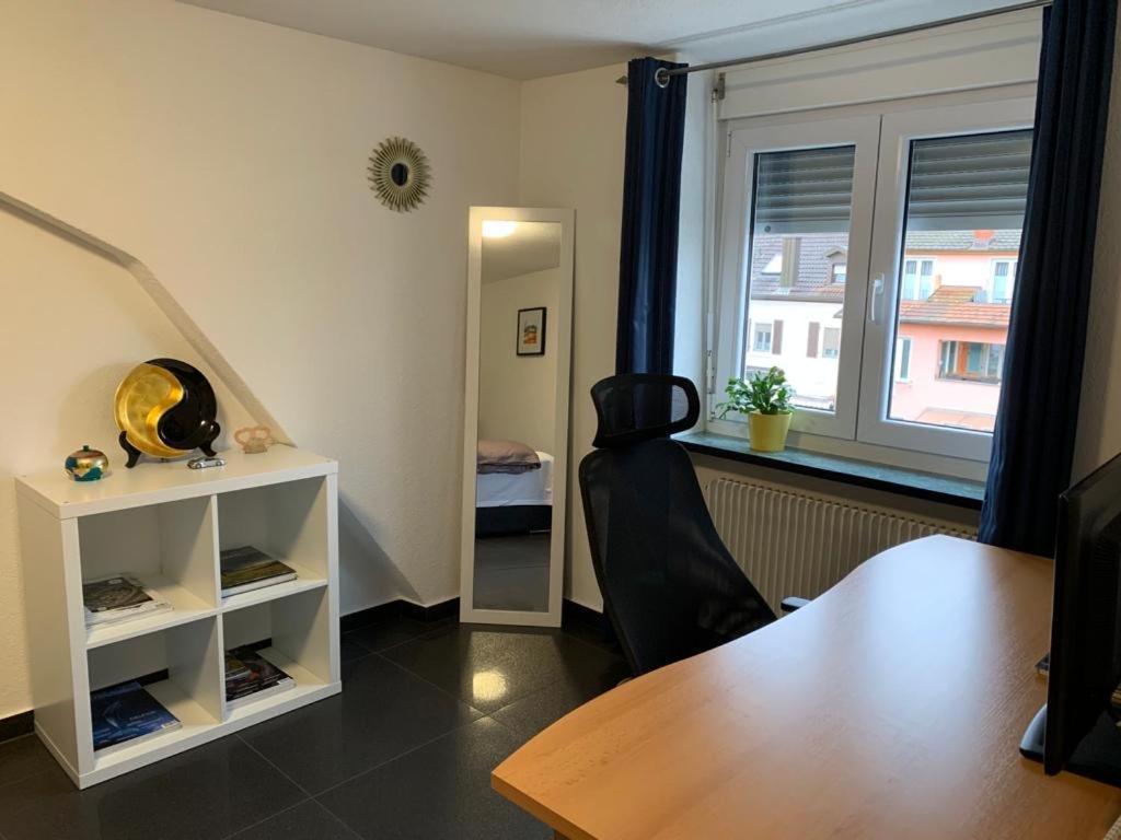 Guenstige Zimmer-Unterkunft Zimmer Mit Gemeinschaftsbad Lörrach Esterno foto