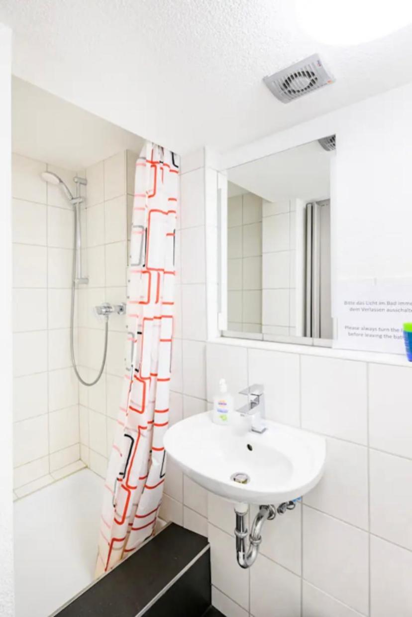 Guenstige Zimmer-Unterkunft Zimmer Mit Gemeinschaftsbad Lörrach Esterno foto