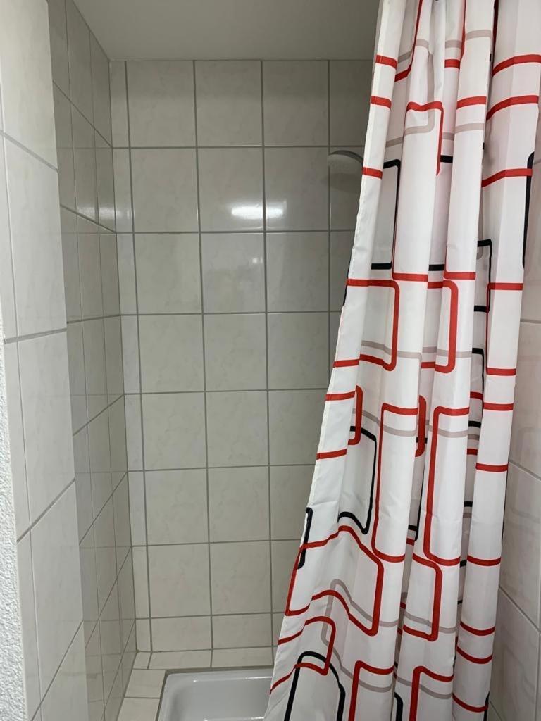 Guenstige Zimmer-Unterkunft Zimmer Mit Gemeinschaftsbad Lörrach Esterno foto