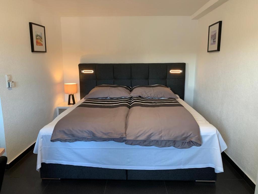 Guenstige Zimmer-Unterkunft Zimmer Mit Gemeinschaftsbad Lörrach Esterno foto